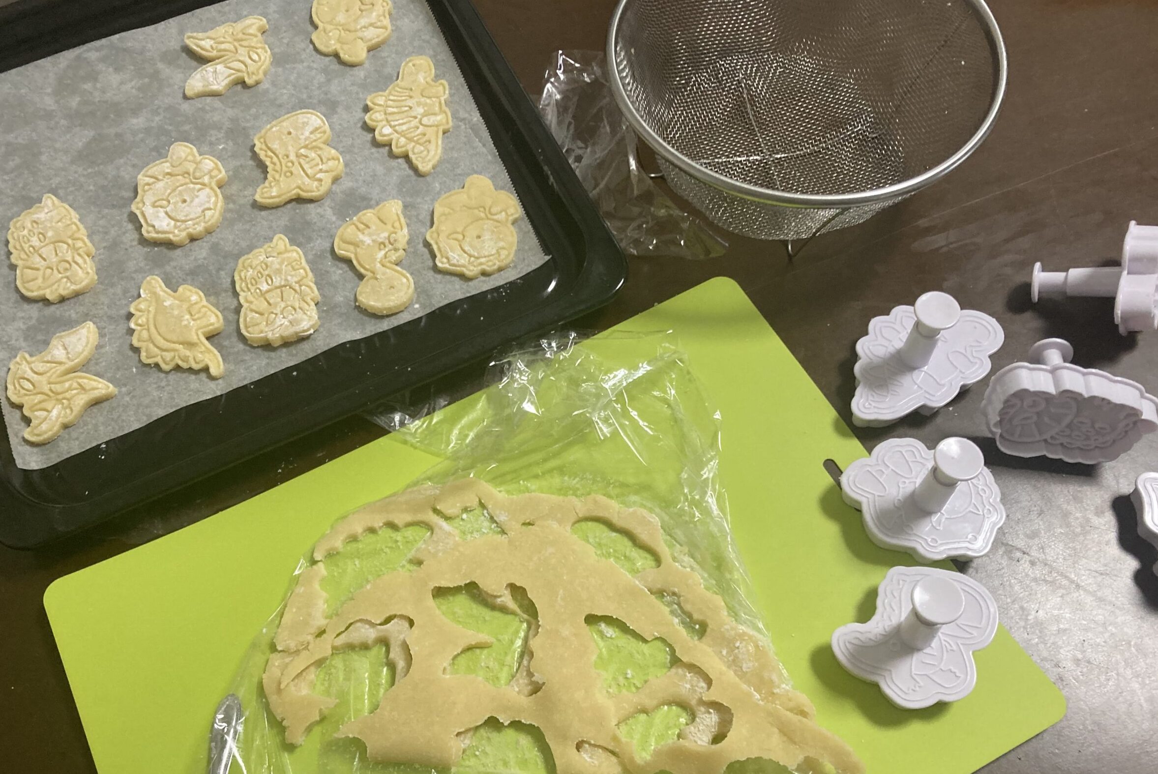 恐竜クッキー製作過程