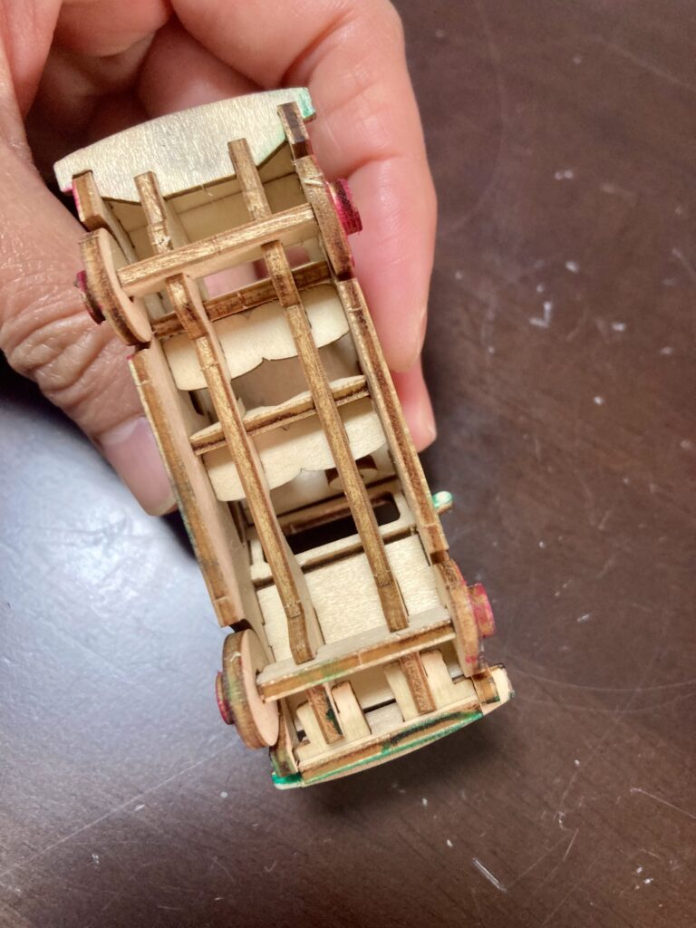 ダイソー　細密ウッドクラフト