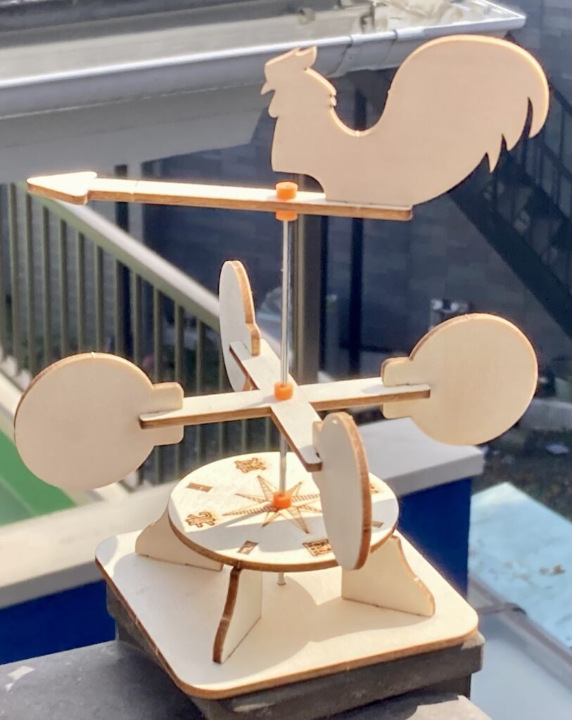 組み立てて学ぶ　風見鶏